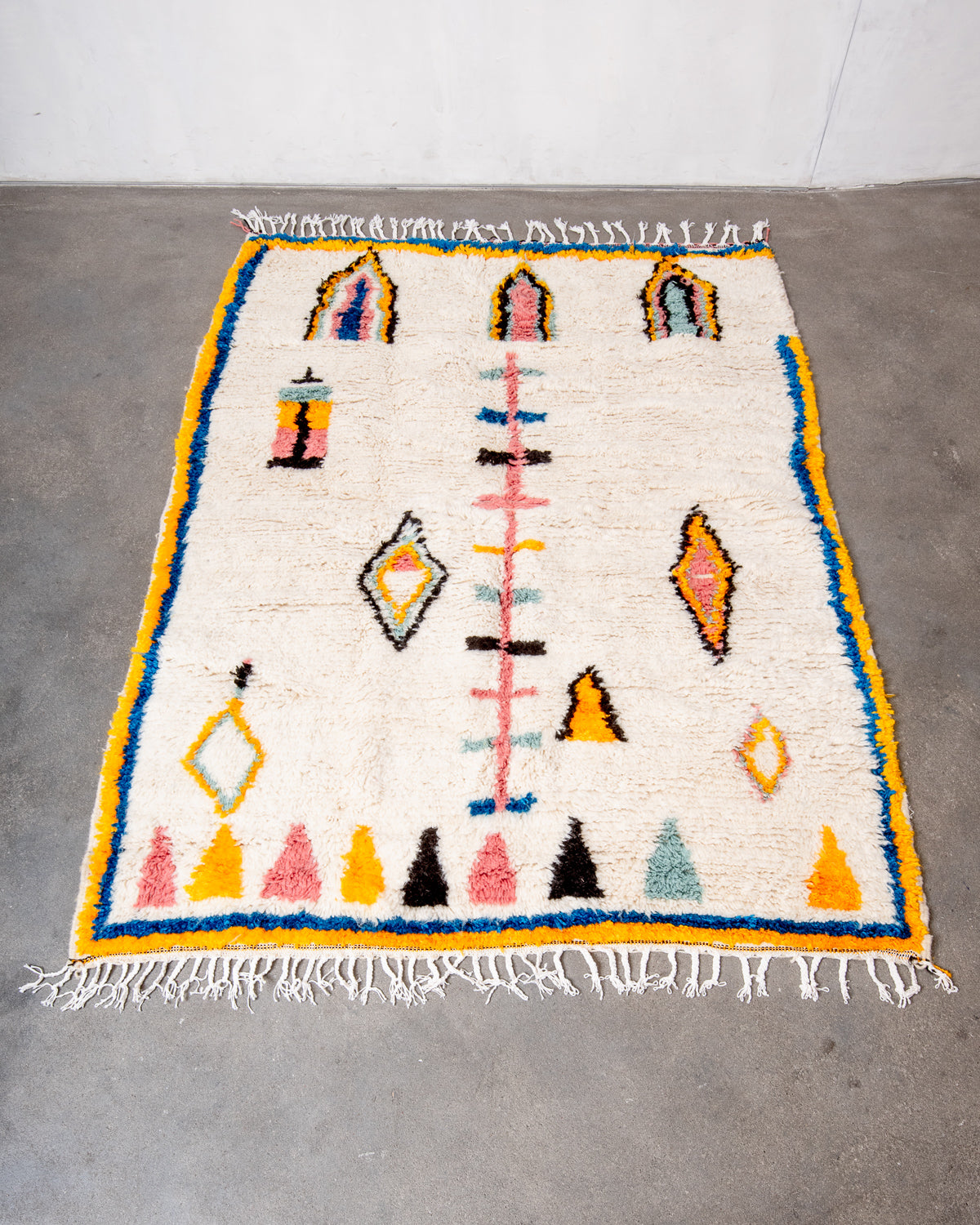 Modern designer handcrafted Berber rug from Morocco. Azilal rug with beautiful colors and patterns. Made of sheep’s wool and colourful cotton.